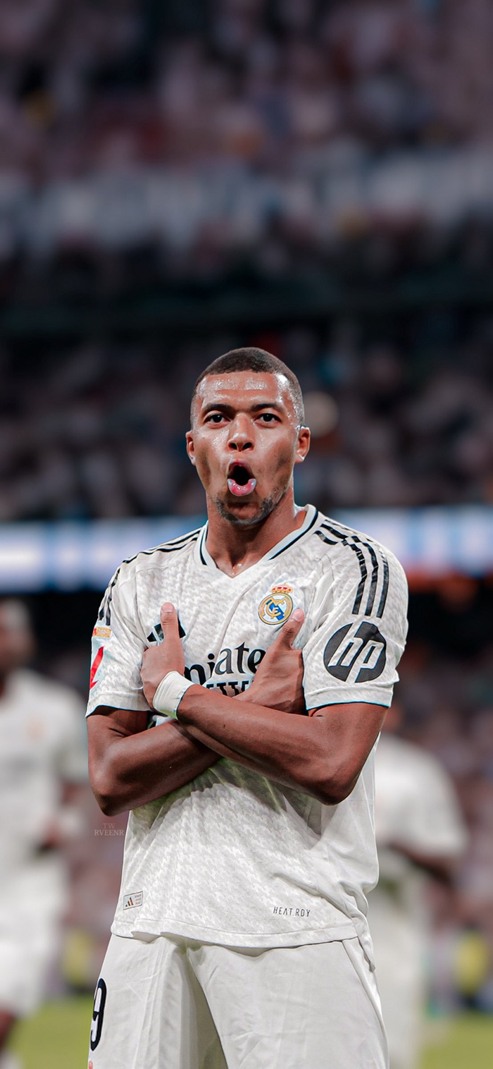 意甲：拉比奥特双响炮助米兰逆转科莫，紧追国际米兰