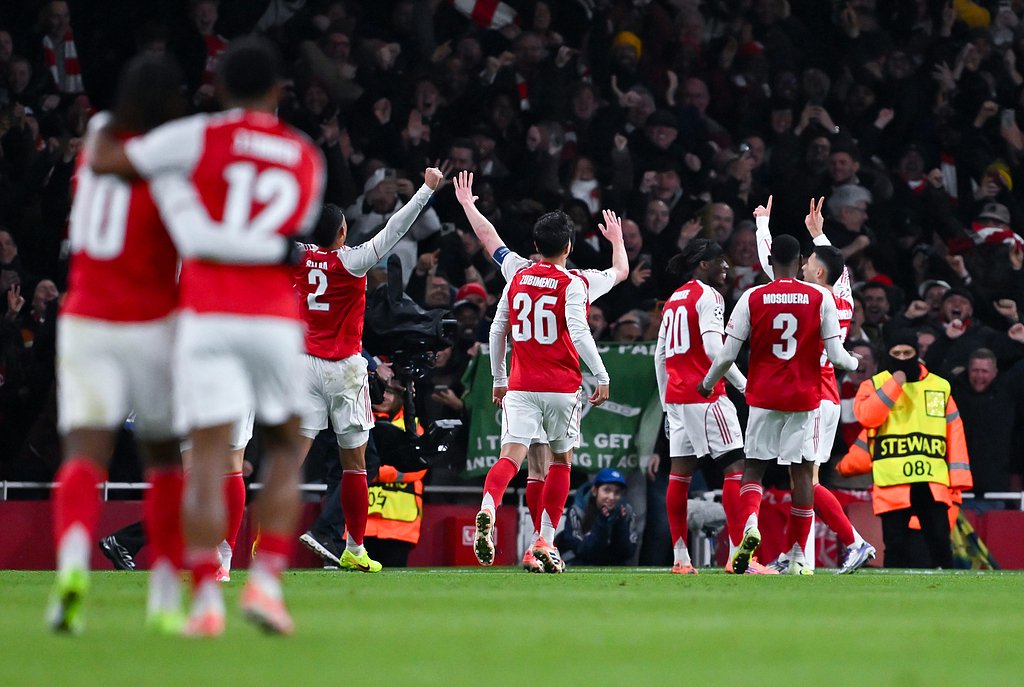 有时他让我滚开，自己布置战术，雷迪克赛后暗示41岁老詹的霸道