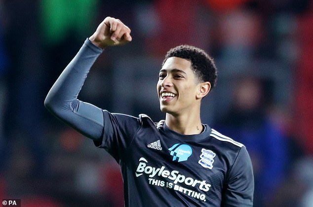 六台：姆巴佩因伤未随队出征，已抵达皇马基地进行康复训练