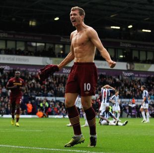 杨瀚森挣扎！勇士狂胜22分，拒绝开拓者四杀，库里迎4200三分纪录