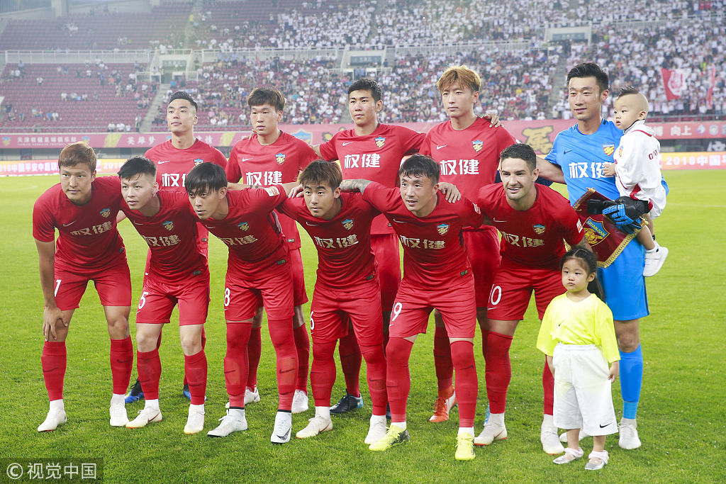 杜兰特遭包夹分球 芬尼·史密斯三分得手