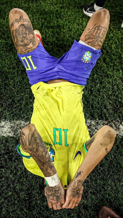 记者：费内巴切预计今天敲定贡多齐交易，转会总价2700万欧