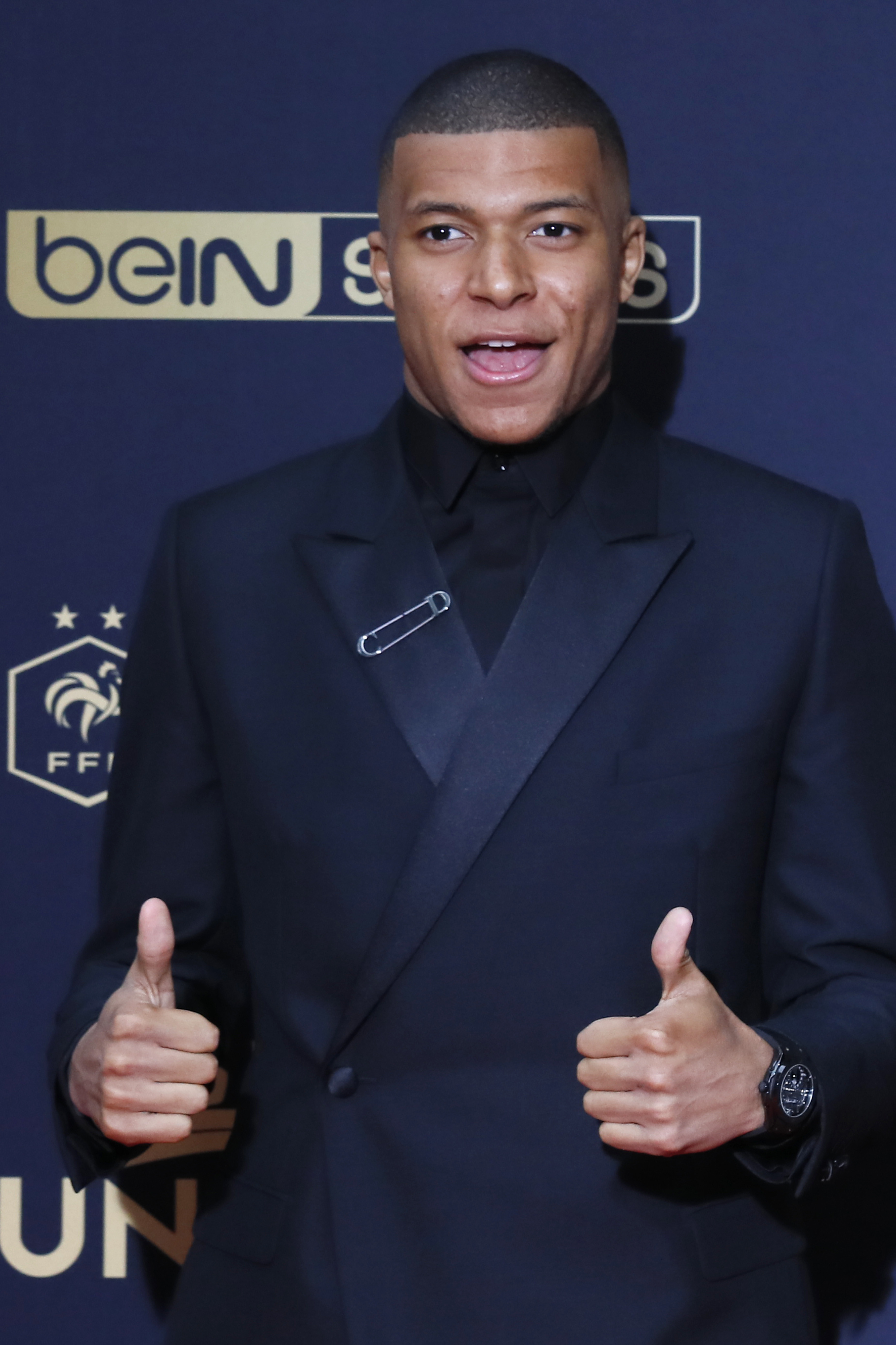 《剑星2》招聘首曝概念图 继续走性感画风